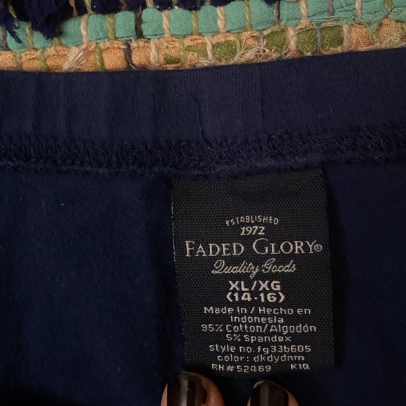 Cute navy blue leggings great for a workout - Picture 4 of 4